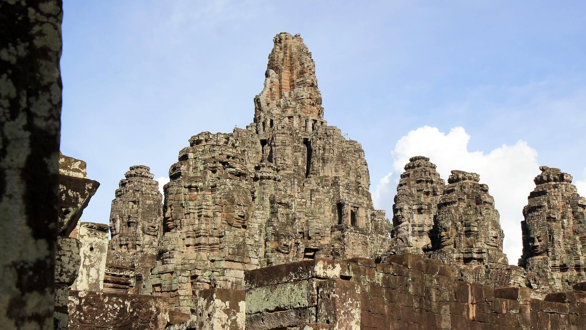 bayon temple many faces