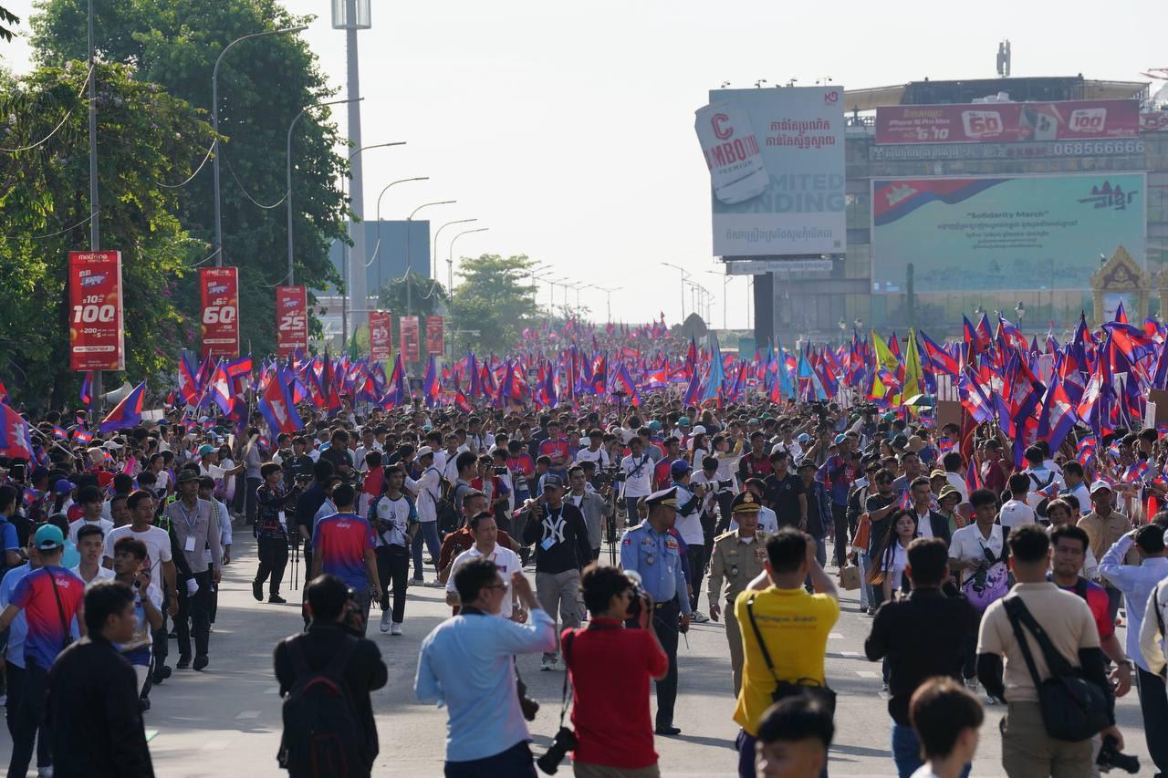 people march hun manet hun sen