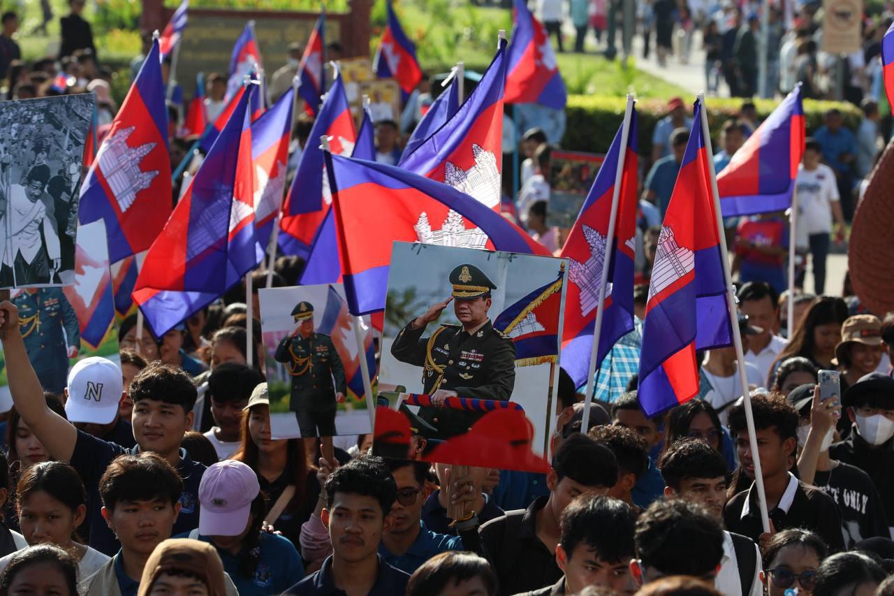 people march in phnom penh cambodia