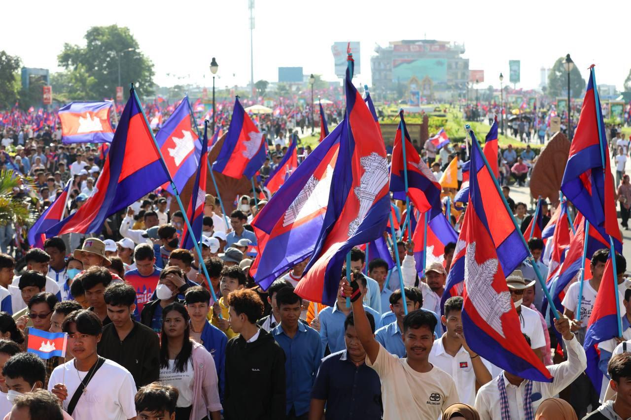 people march in phnom penh cambodia