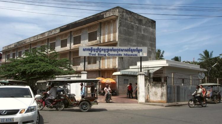 Tuol Sleng entrance