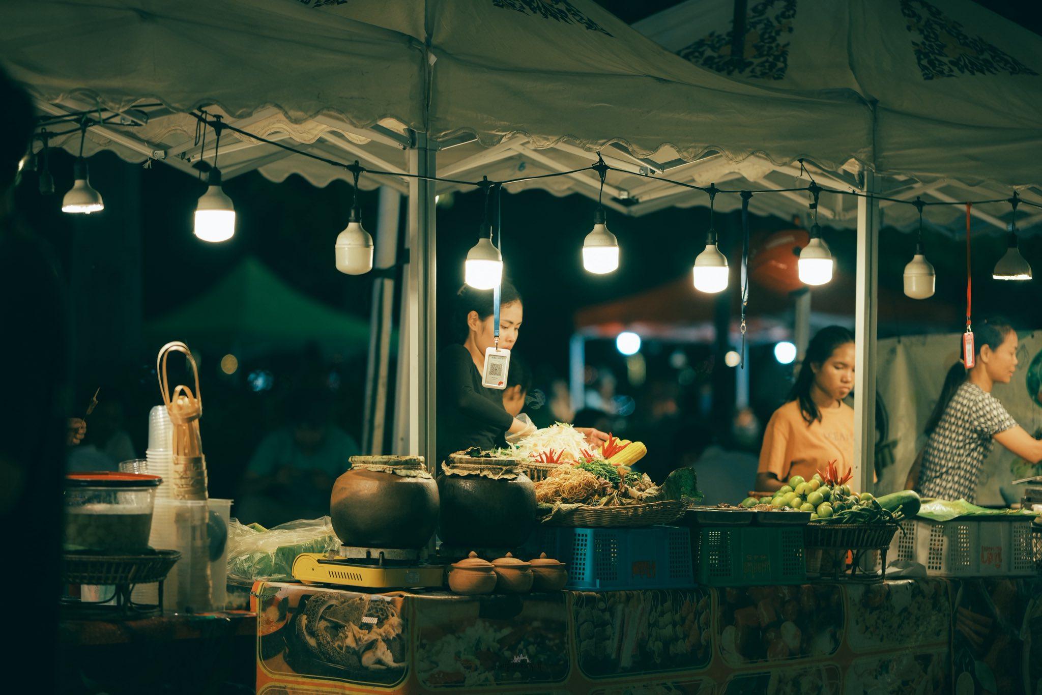 Walk Street Phnom Penh food to eat