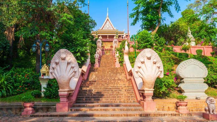 wat phnom mountain