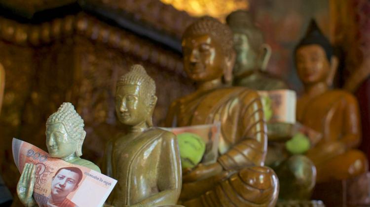 wat phnom buddha statues